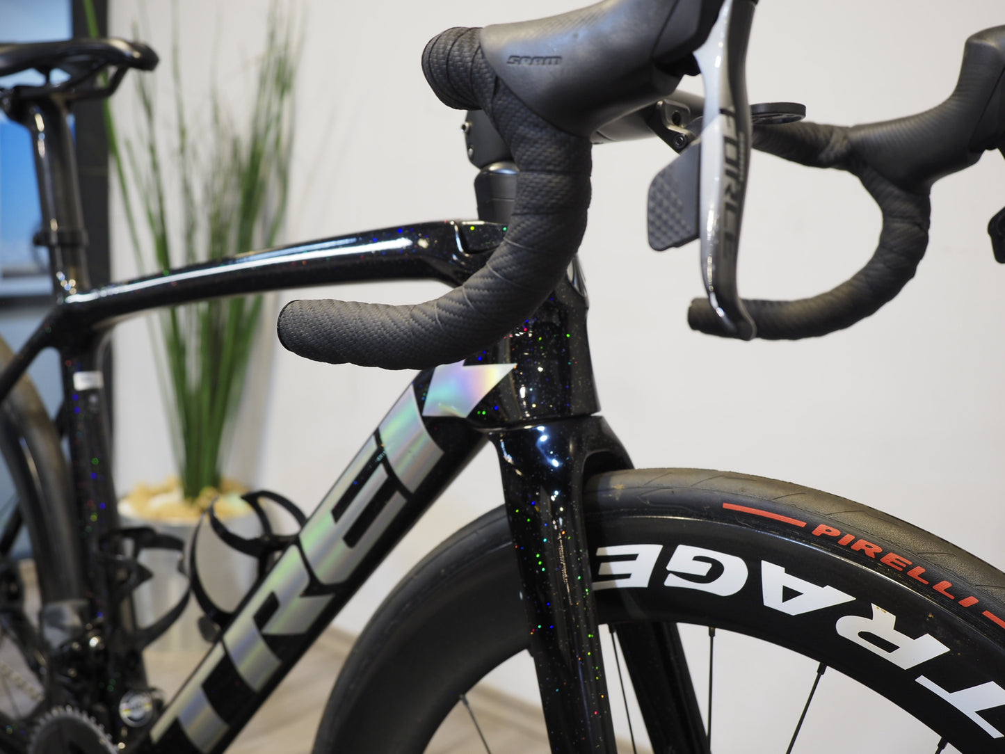 ¡VENDIDA! Trek Émonda SLR 8 – Project One Icon | Talla 52